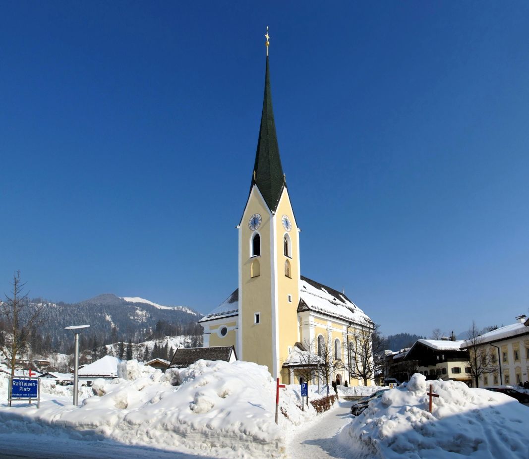 Kath. Pfarrkirche hll. Petrus und Paulus mit Friedhof